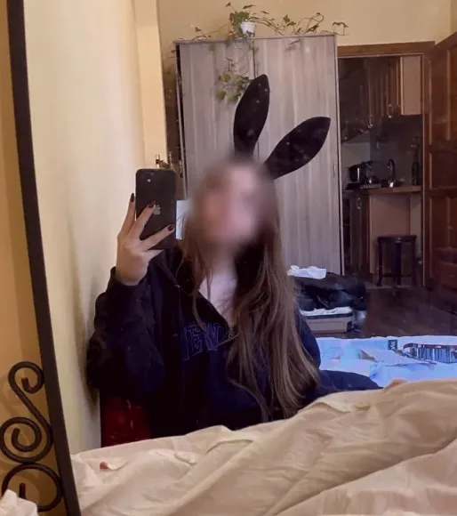 Andrea, 19