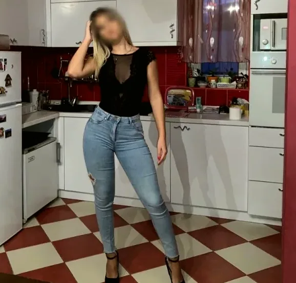 Andrea, 24