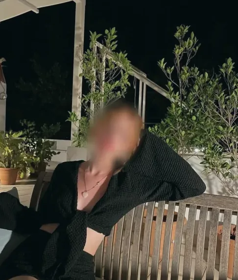 Caroline, 21