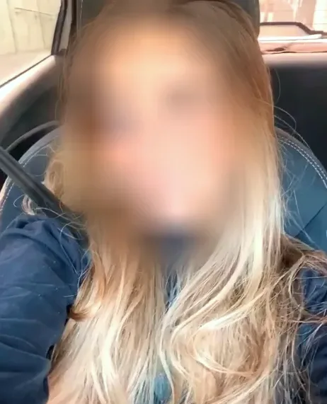 Ellie, 27