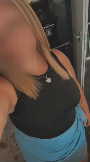 Emilie, 28