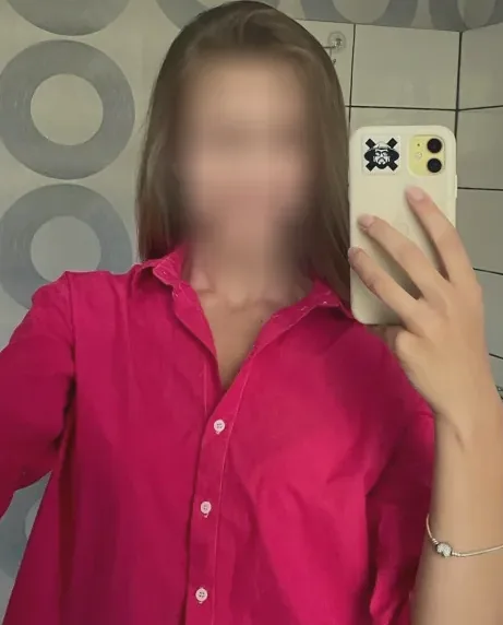 Emina, 27