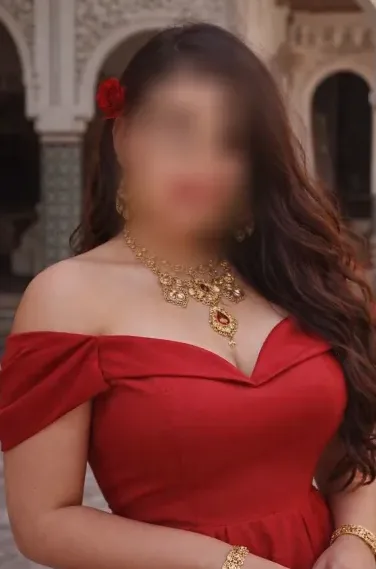 Emma, 29
