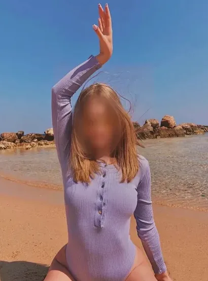 Esther, 27