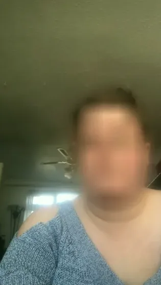 Julie, 28