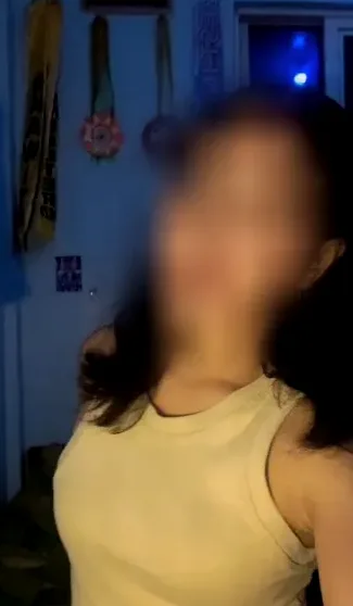 Julie, 22