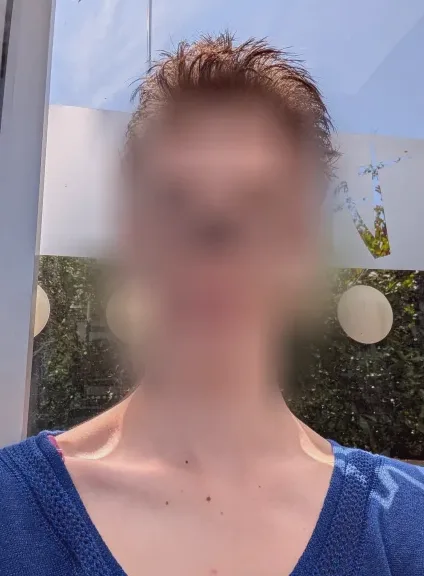 Simone, 22