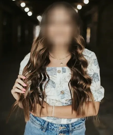 Zeynep, 20